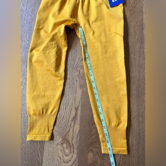 NWT. Joylab mustard yellow high waisted crop athletic leggings Size L - Picture 8 of 12